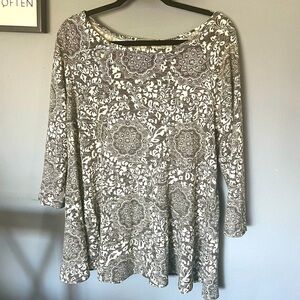 MIA & Tess Black and White Paisley Top Size Large